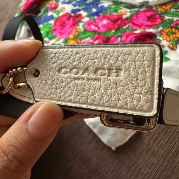 Coach Womens Court in Signature Khaki Canvas Day Pack - Picture 7 of 7